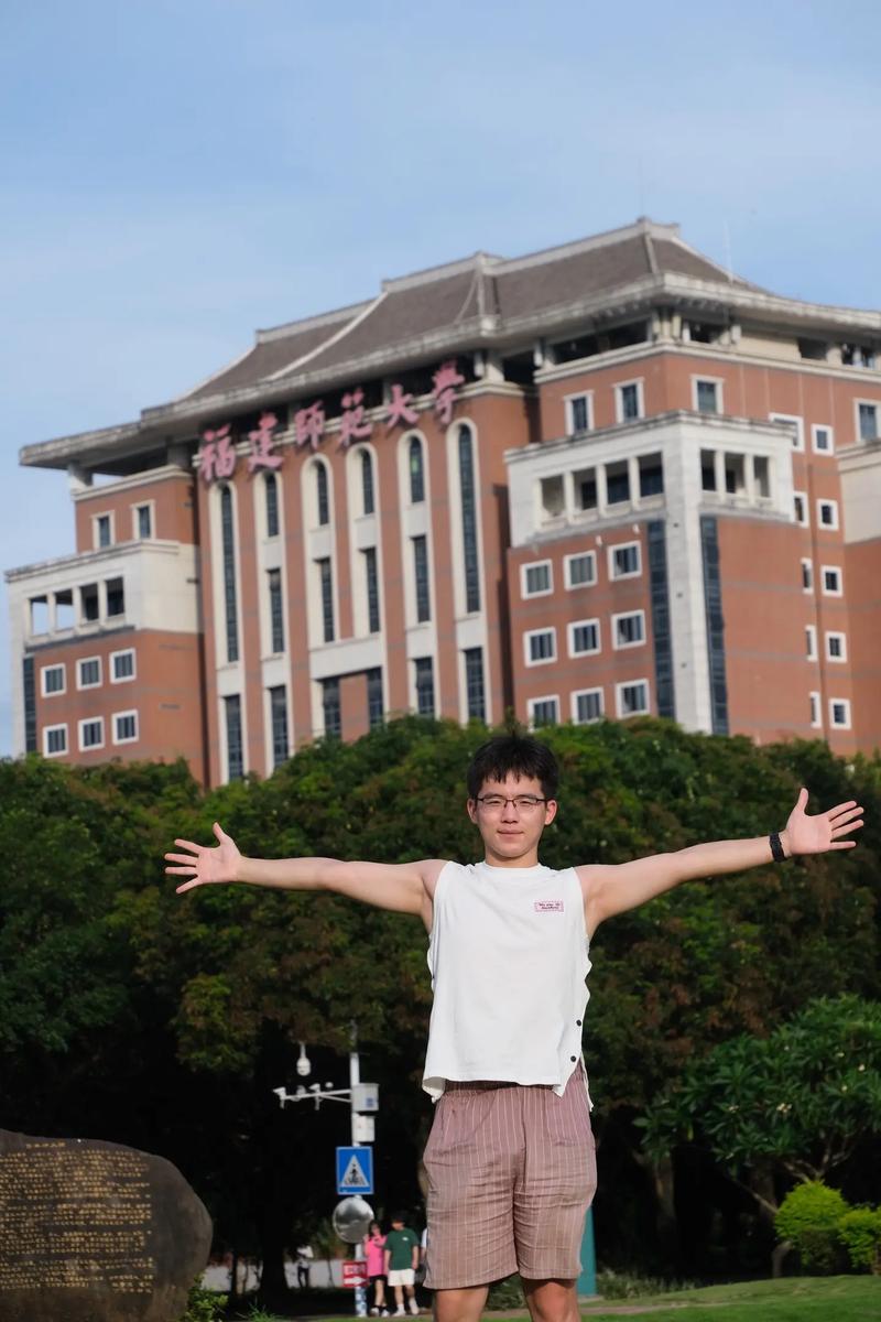 雨露天下|福师大真美,摄影师加鸡腿.